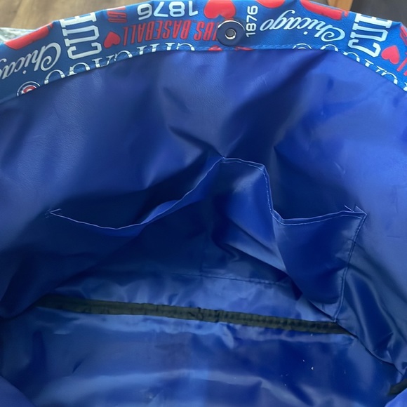 Cubs carrying bag it is 16 long 13 1/2 tall - Picture 4 of 6